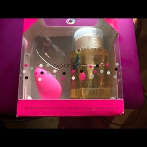 Beauty Blender And Cleanser